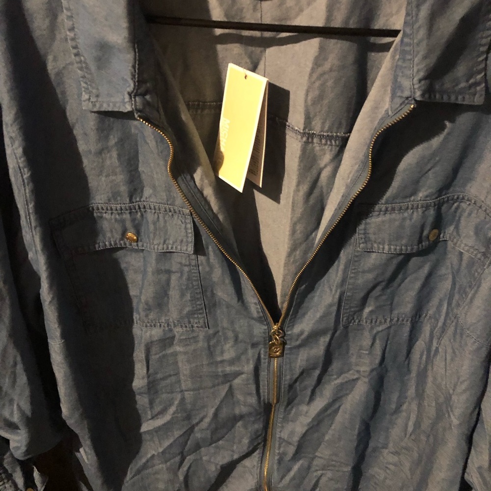 Nice Light Weight  Michael Kors zip front shirt